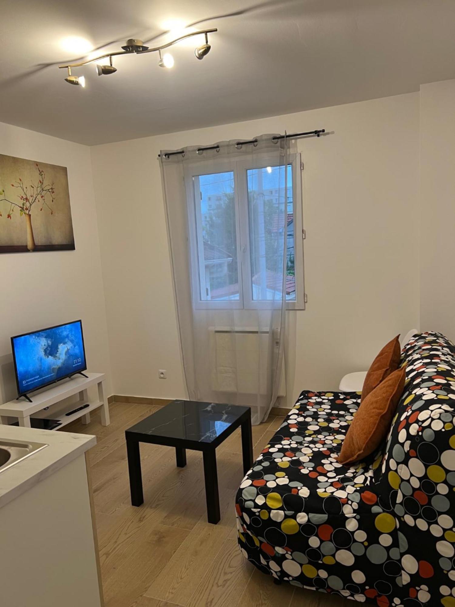Appartement Lumineux Pres Metro Saint-Denis  Dış mekan fotoğraf